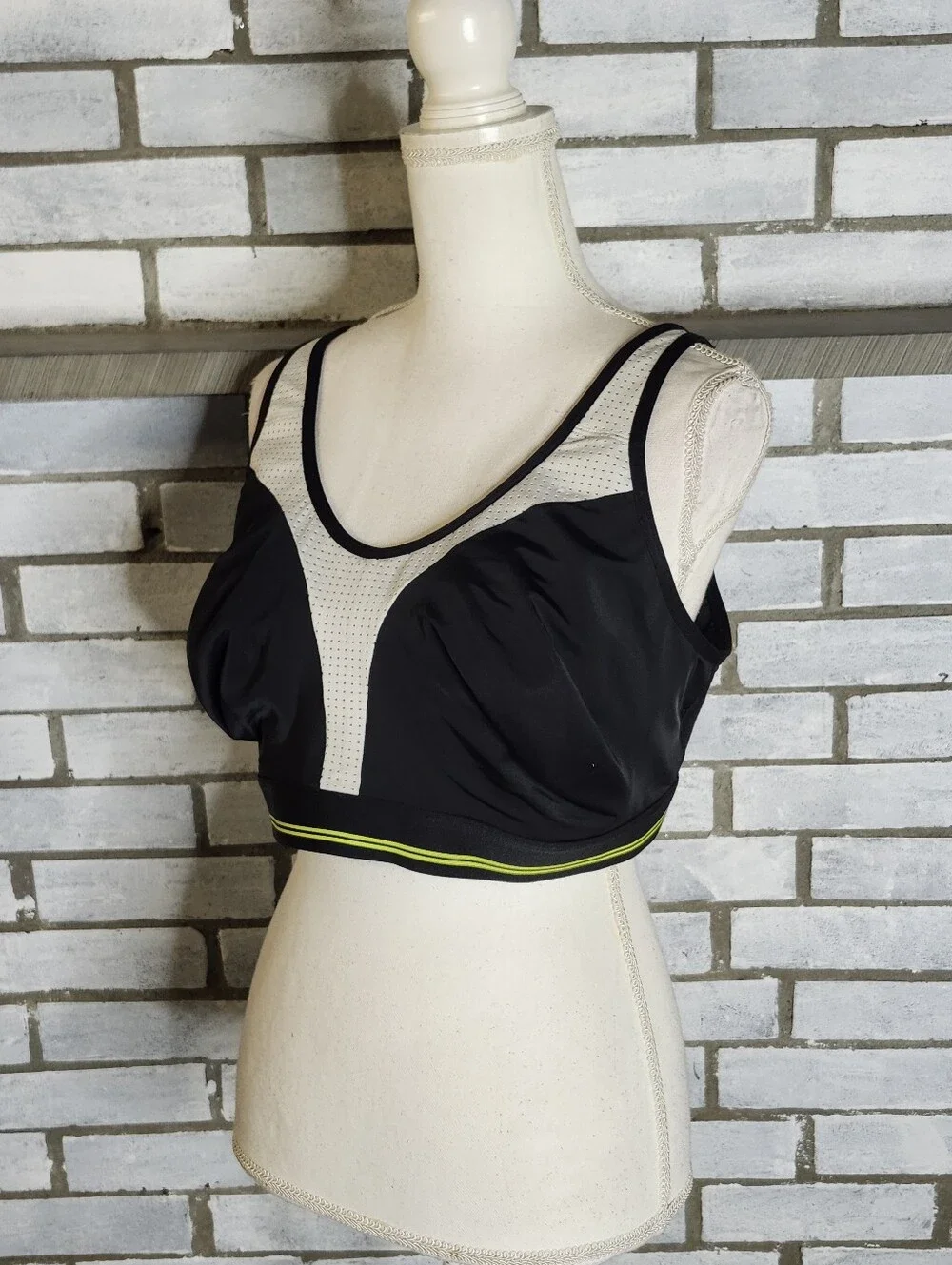• Catherines Black Lime White Mesh Medium Support Sports Active Bra Size 42DDD